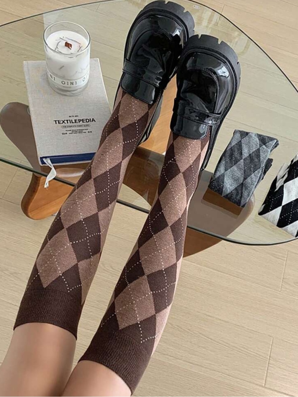 1 Pairs Women Rhombus Plaid Knitted Socks, Leg Slimming Retro Collegiate - Picture 4 of 4